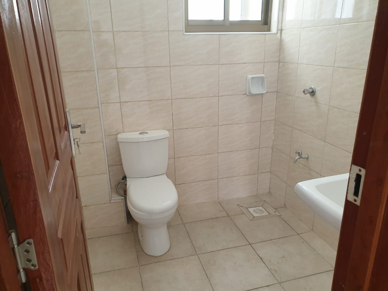 Spacious 3 Bed Master En-suite Apartment; Greatwall Gardens 